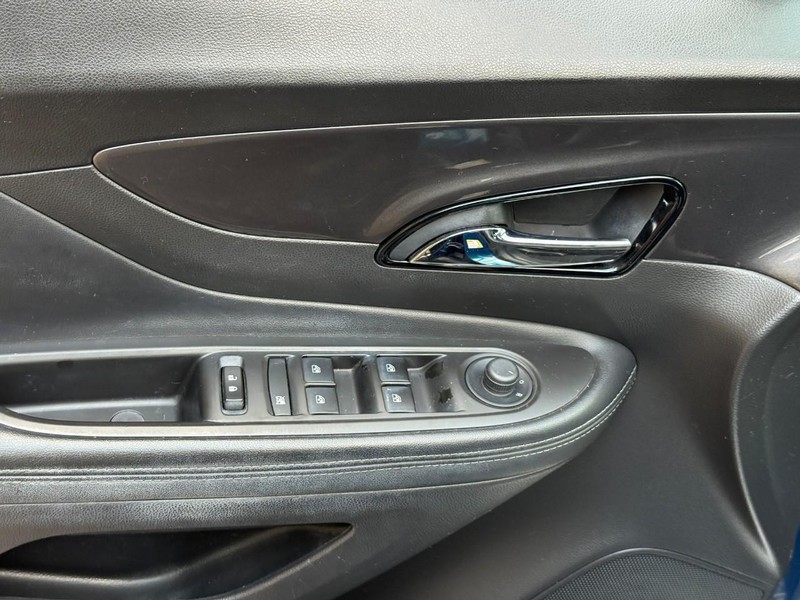Buick Encore Vehicle Full-screen Gallery Image 15