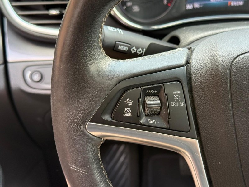Buick Encore Vehicle Full-screen Gallery Image 18