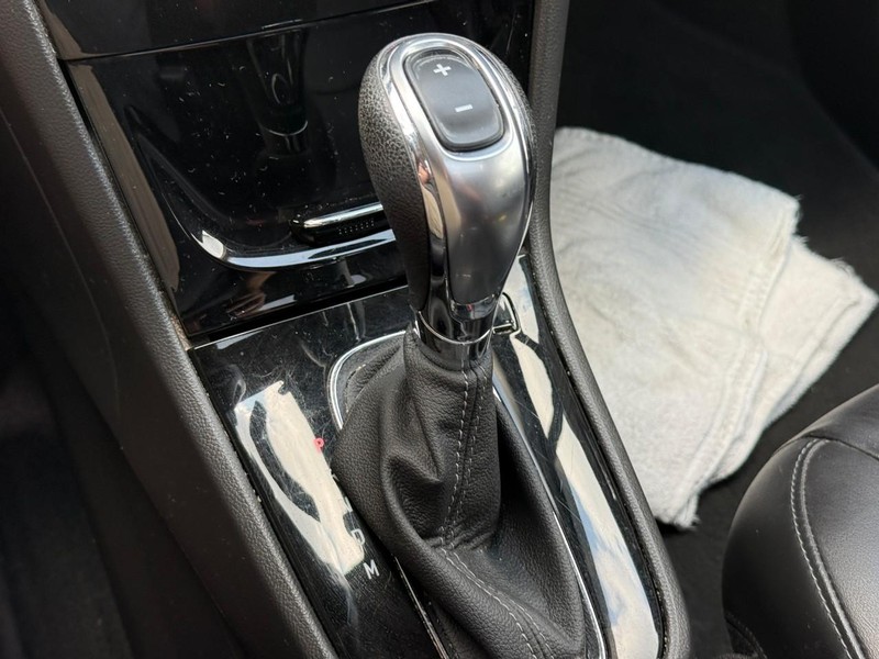 Buick Encore Vehicle Full-screen Gallery Image 21