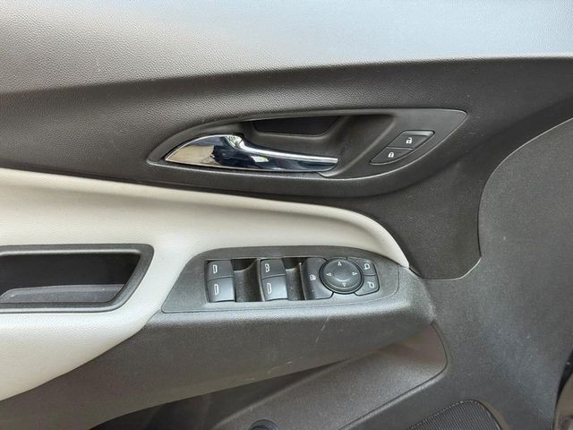Chevrolet Equinox Vehicle Full-screen Gallery Image 16