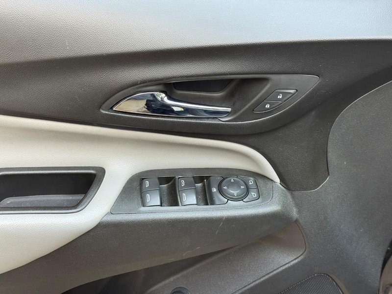 Chevrolet Equinox Vehicle Full-screen Gallery Image 16