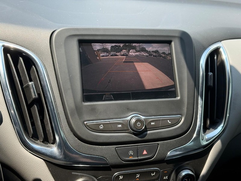 Chevrolet Equinox Vehicle Full-screen Gallery Image 23