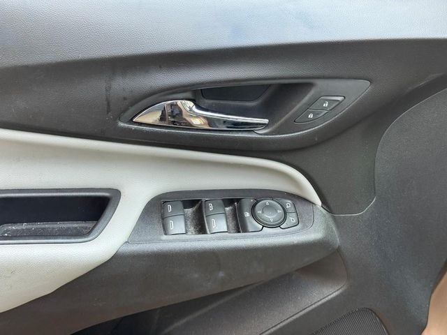 Chevrolet Equinox Vehicle Full-screen Gallery Image 15