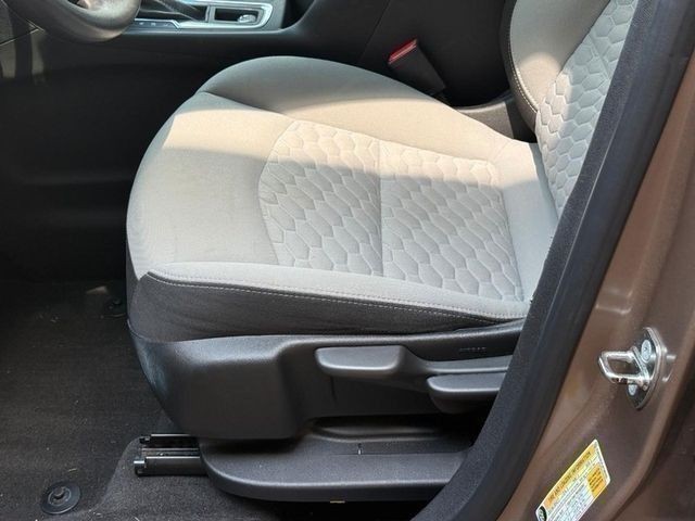 Chevrolet Equinox Vehicle Full-screen Gallery Image 16