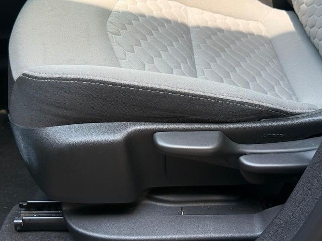 Chevrolet Equinox Vehicle Full-screen Gallery Image 17