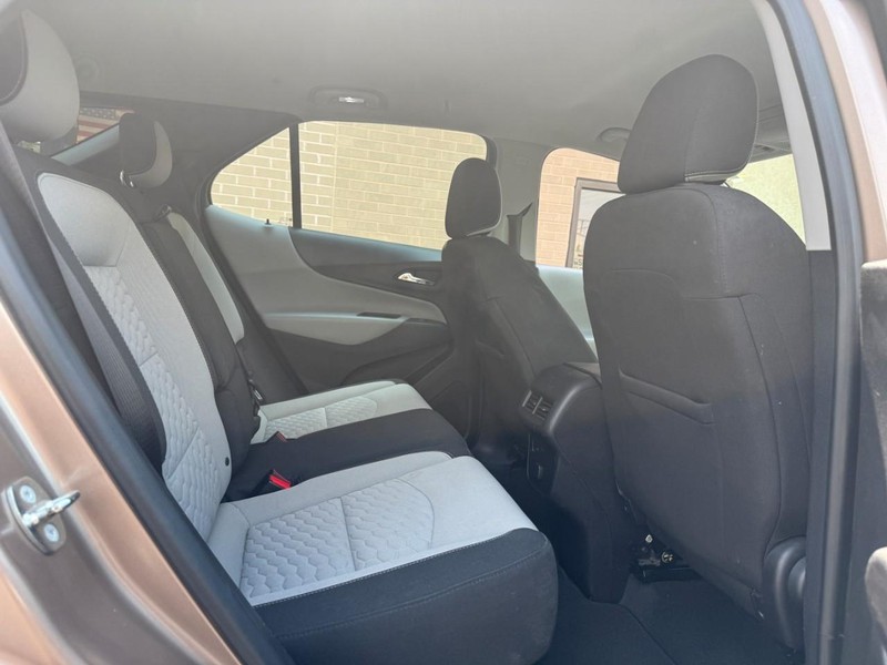 Chevrolet Equinox Vehicle Full-screen Gallery Image 9