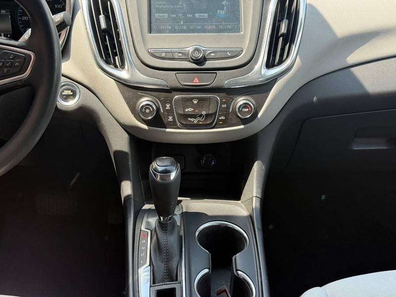 Chevrolet Equinox Vehicle Full-screen Gallery Image 13