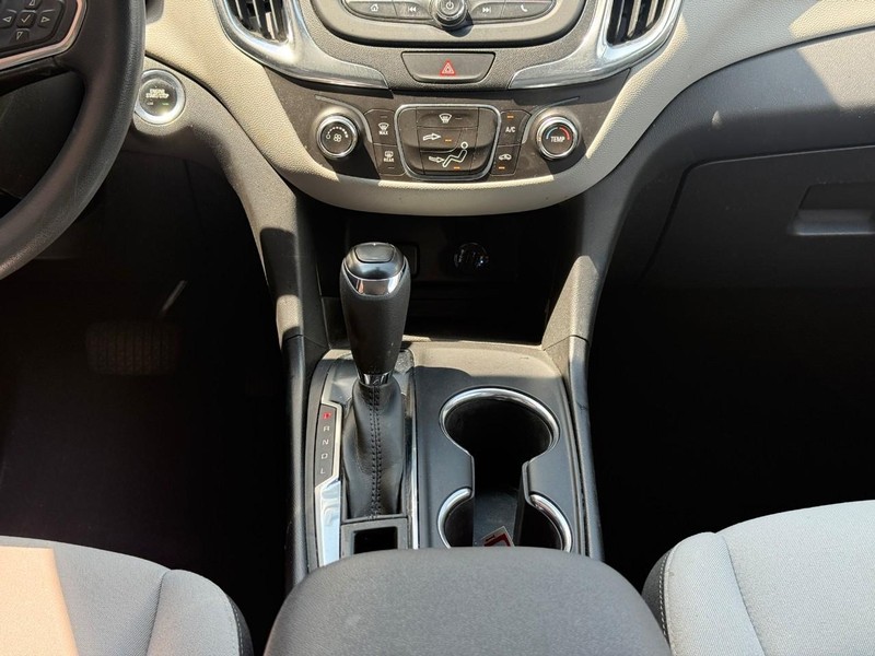 Chevrolet Equinox Vehicle Full-screen Gallery Image 14