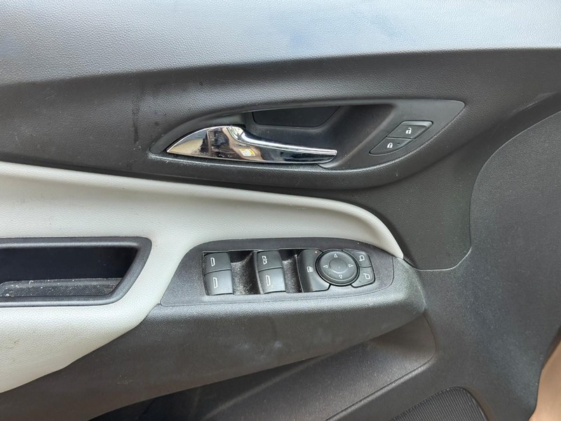 Chevrolet Equinox Vehicle Full-screen Gallery Image 15