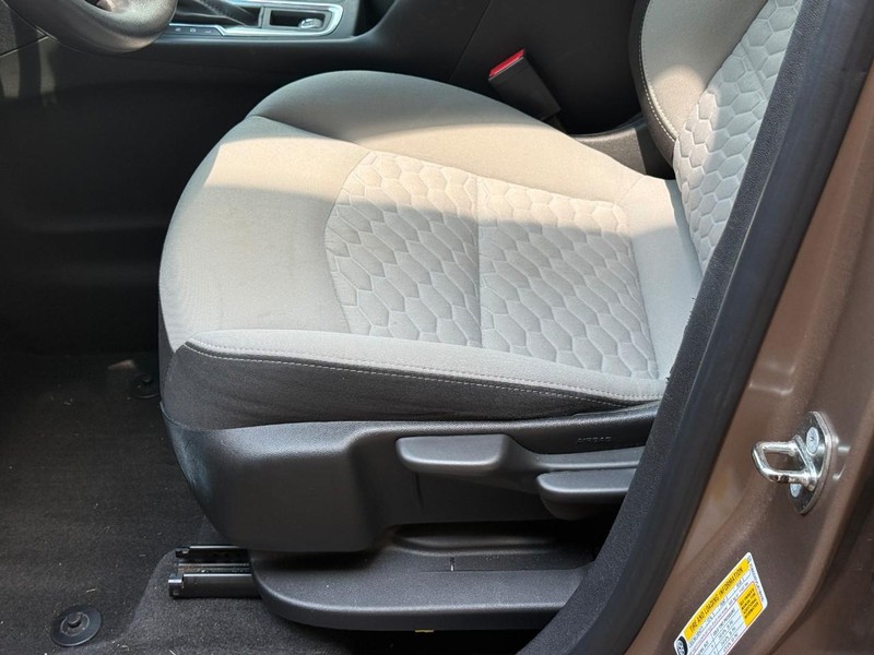 Chevrolet Equinox Vehicle Full-screen Gallery Image 16