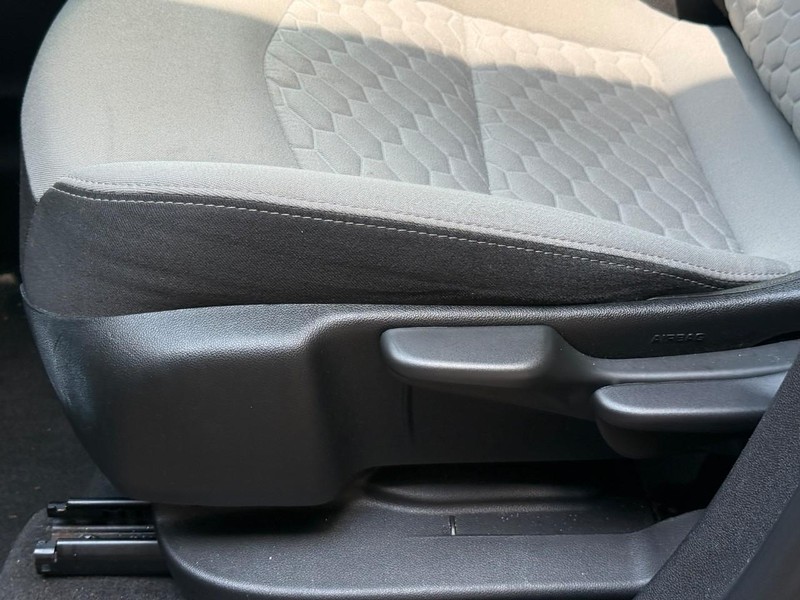 Chevrolet Equinox Vehicle Full-screen Gallery Image 17