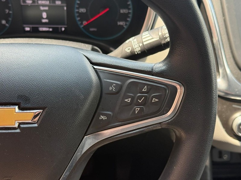 Chevrolet Equinox Vehicle Full-screen Gallery Image 19
