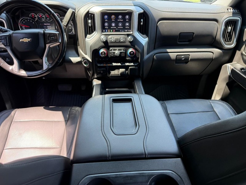Chevrolet Silverado 1500 Vehicle Full-screen Gallery Image 11