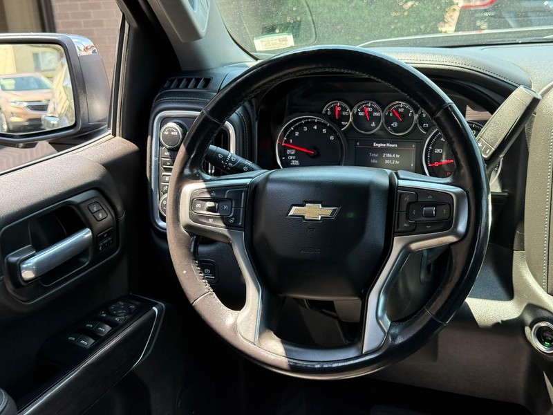 Chevrolet Silverado 1500 Vehicle Full-screen Gallery Image 12