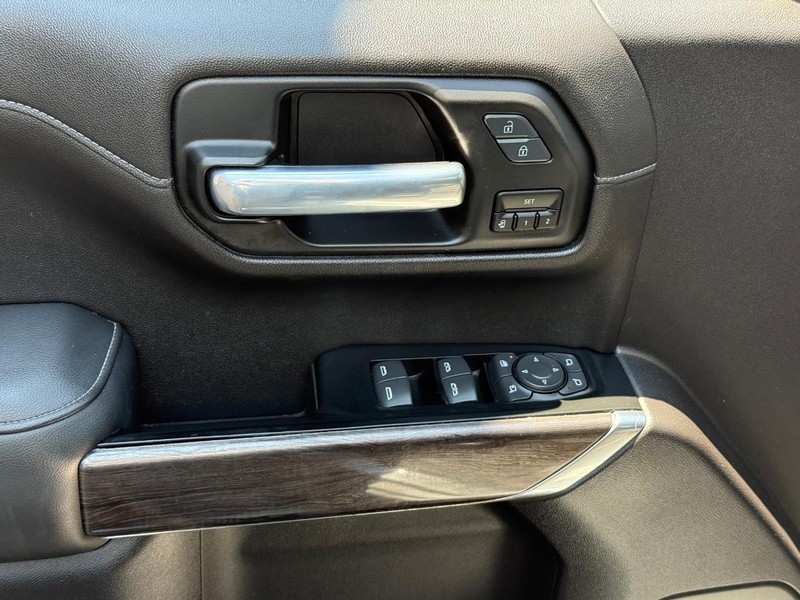 Chevrolet Silverado 1500 Vehicle Full-screen Gallery Image 15