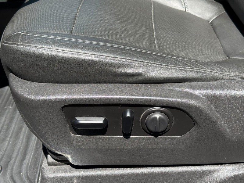 Chevrolet Silverado 1500 Vehicle Full-screen Gallery Image 18