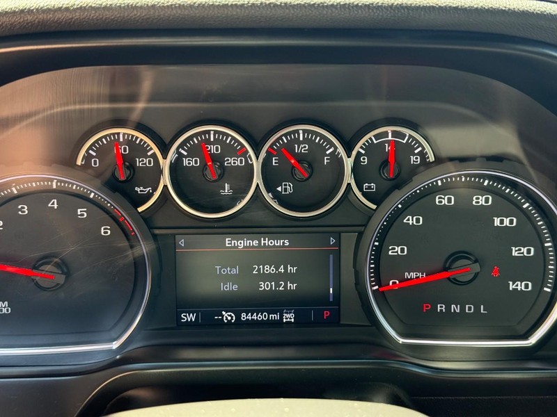 Chevrolet Silverado 1500 Vehicle Full-screen Gallery Image 21