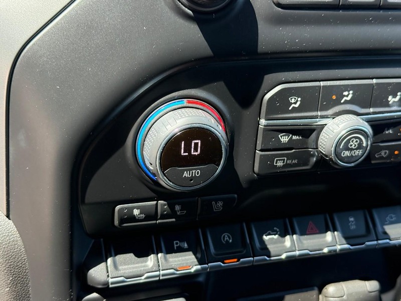 Chevrolet Silverado 1500 Vehicle Full-screen Gallery Image 22