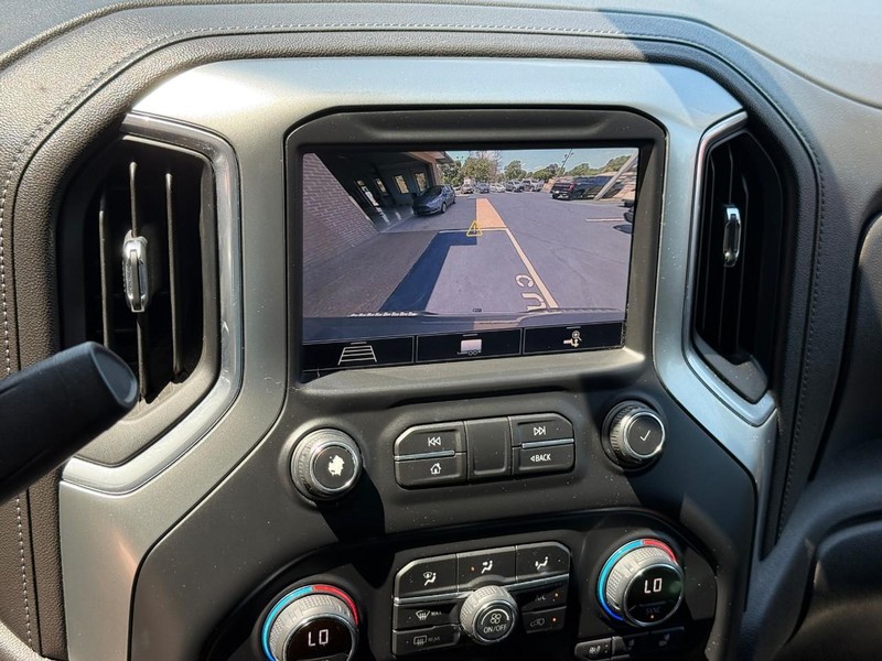 Chevrolet Silverado 1500 Vehicle Full-screen Gallery Image 23