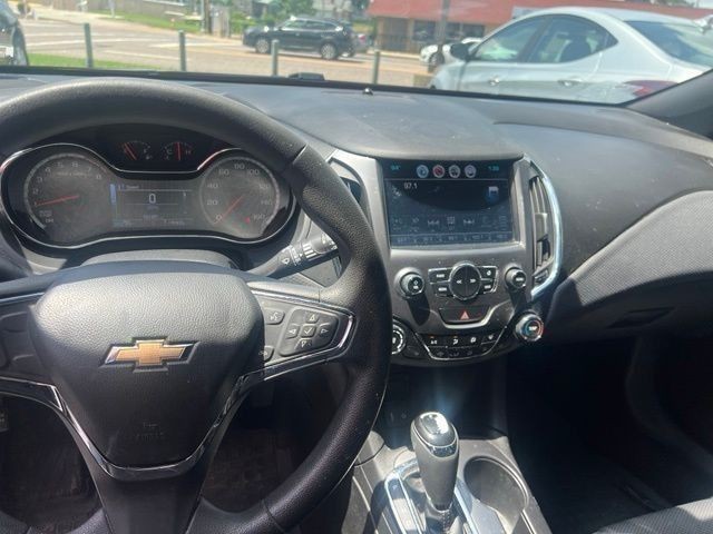 Chevrolet Cruze Vehicle Full-screen Gallery Image 07