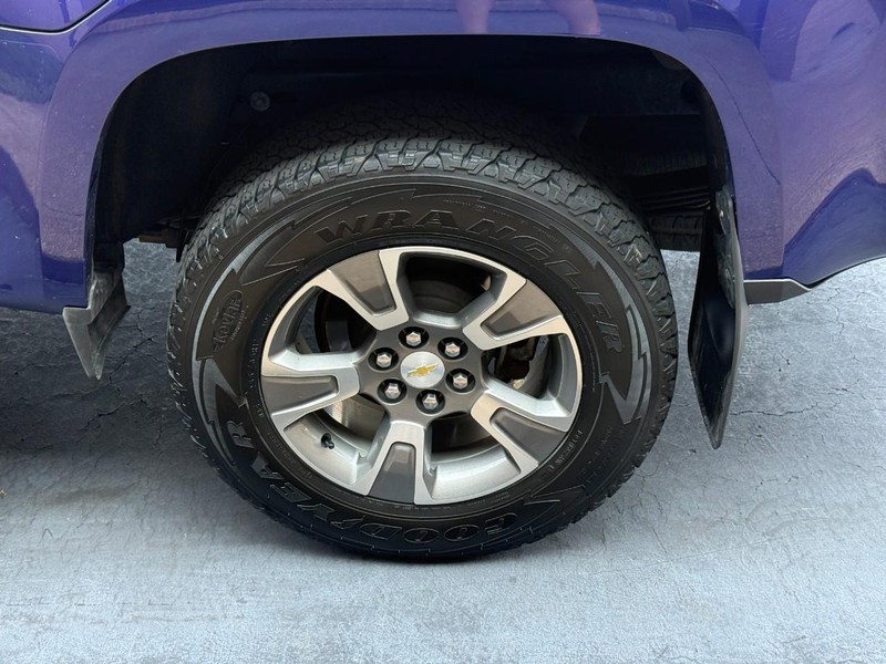 Chevrolet Colorado Vehicle Full-screen Gallery Image 05
