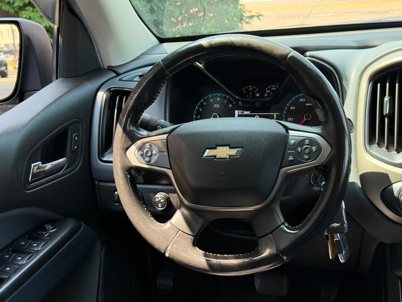 Chevrolet Colorado Vehicle Full-screen Gallery Image 11