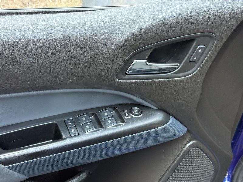 Chevrolet Colorado Vehicle Full-screen Gallery Image 14