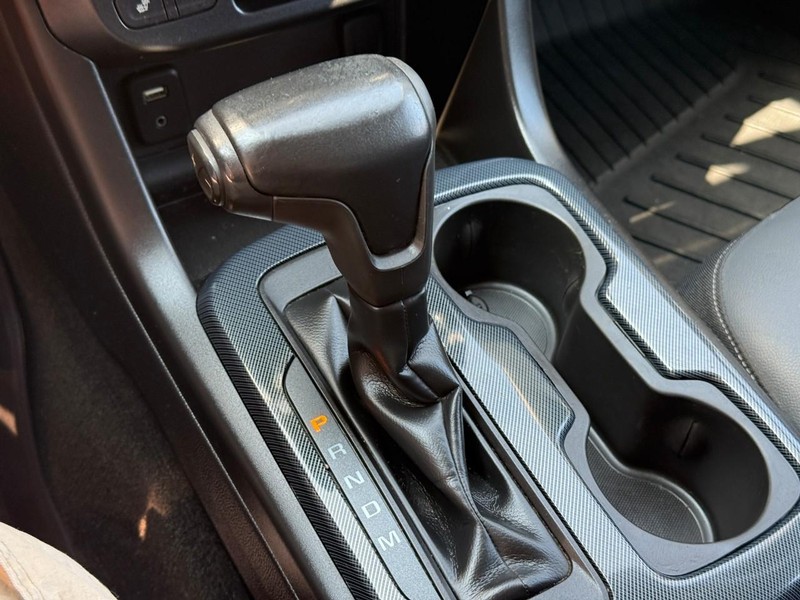 Chevrolet Colorado Vehicle Full-screen Gallery Image 19