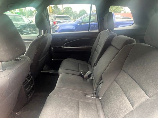 Honda Passport Vehicle Full-screen Gallery Image 7