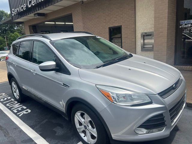 Ford Escape Vehicle Full-screen Gallery Image 2