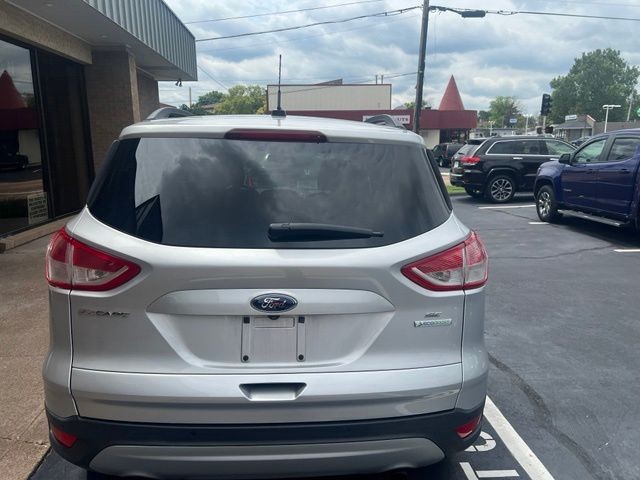 Ford Escape Vehicle Full-screen Gallery Image 3