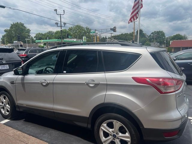 Ford Escape Vehicle Full-screen Gallery Image 4