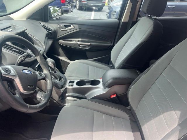 Ford Escape Vehicle Full-screen Gallery Image 5