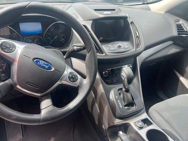 Ford Escape Vehicle Full-screen Gallery Image 6