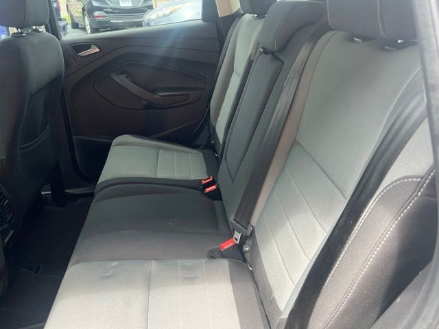 Ford Escape Vehicle Full-screen Gallery Image 7
