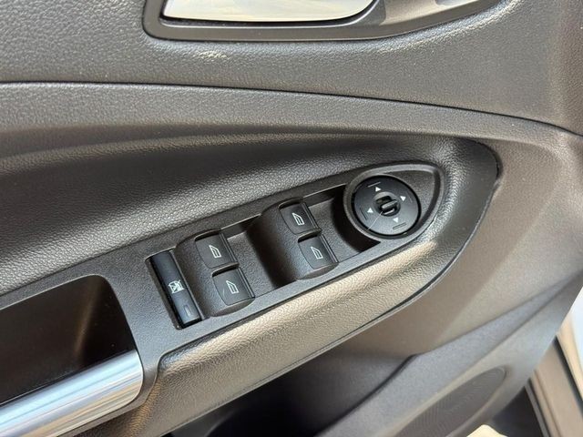 Ford Escape Vehicle Full-screen Gallery Image 17