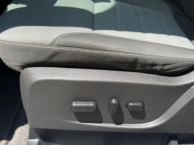 Ford Escape Vehicle Full-screen Gallery Image 19