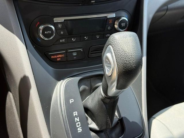 Ford Escape Vehicle Full-screen Gallery Image 23