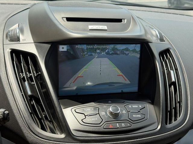 Ford Escape Vehicle Full-screen Gallery Image 24
