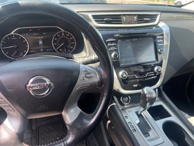 Nissan Murano Vehicle Full-screen Gallery Image 08