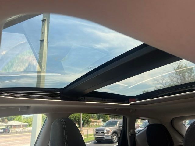 Nissan Murano Vehicle Full-screen Gallery Image 09