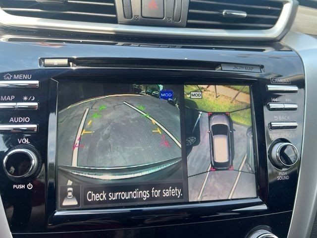 Nissan Murano Vehicle Full-screen Gallery Image 11