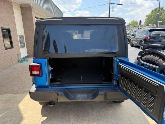 Jeep Wrangler Vehicle Full-screen Gallery Image 6