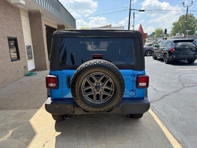 Jeep Wrangler Vehicle Full-screen Gallery Image 7
