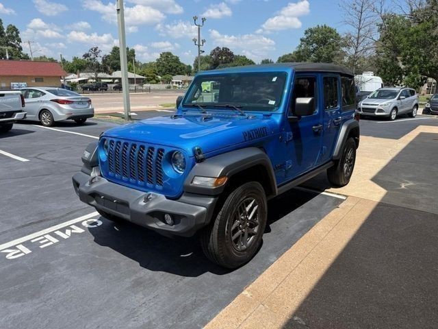 Jeep Wrangler Vehicle Full-screen Gallery Image 8
