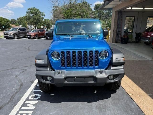 Jeep Wrangler Vehicle Full-screen Gallery Image 9