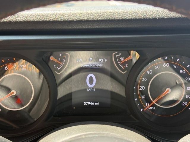 Jeep Wrangler Vehicle Full-screen Gallery Image 19