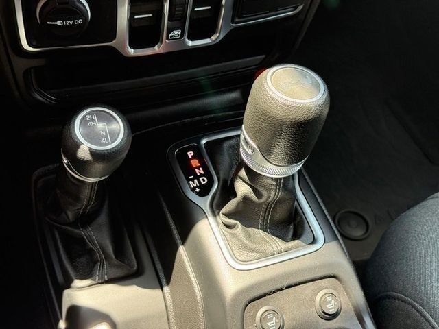 Jeep Wrangler Vehicle Full-screen Gallery Image 20