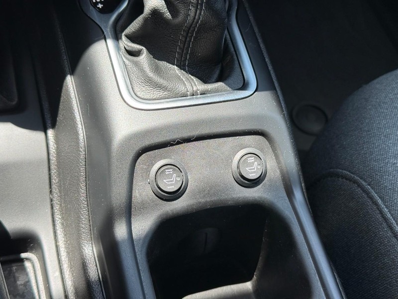 Jeep Wrangler Vehicle Full-screen Gallery Image 21