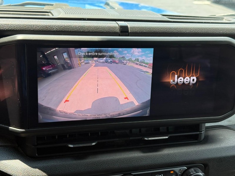 Jeep Wrangler Vehicle Full-screen Gallery Image 22